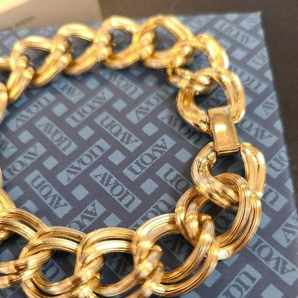 VTG 1981 Avon Textured Link Chunky Bracelet Large 7.5" Gold Tone Retro Classic - Picture 2 of 6